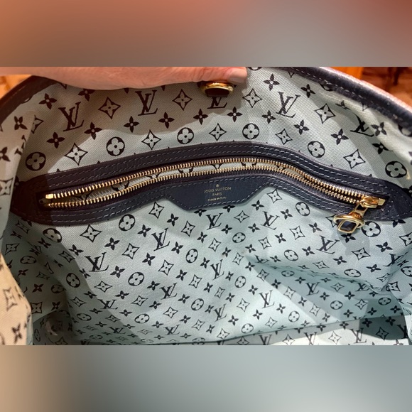 LOUIS VUITTON
Limited Edition Escale Canvas Ailleurs Cabas GM Bag - Picture 14 of 17